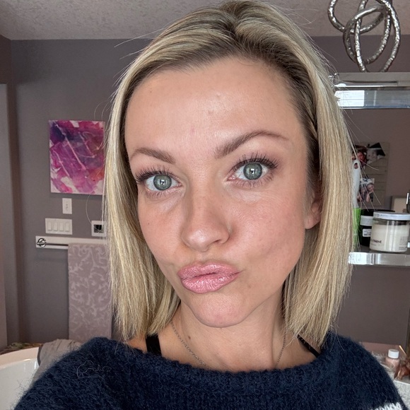 Meet your Posher, Jennifer - Picture 1 of 1